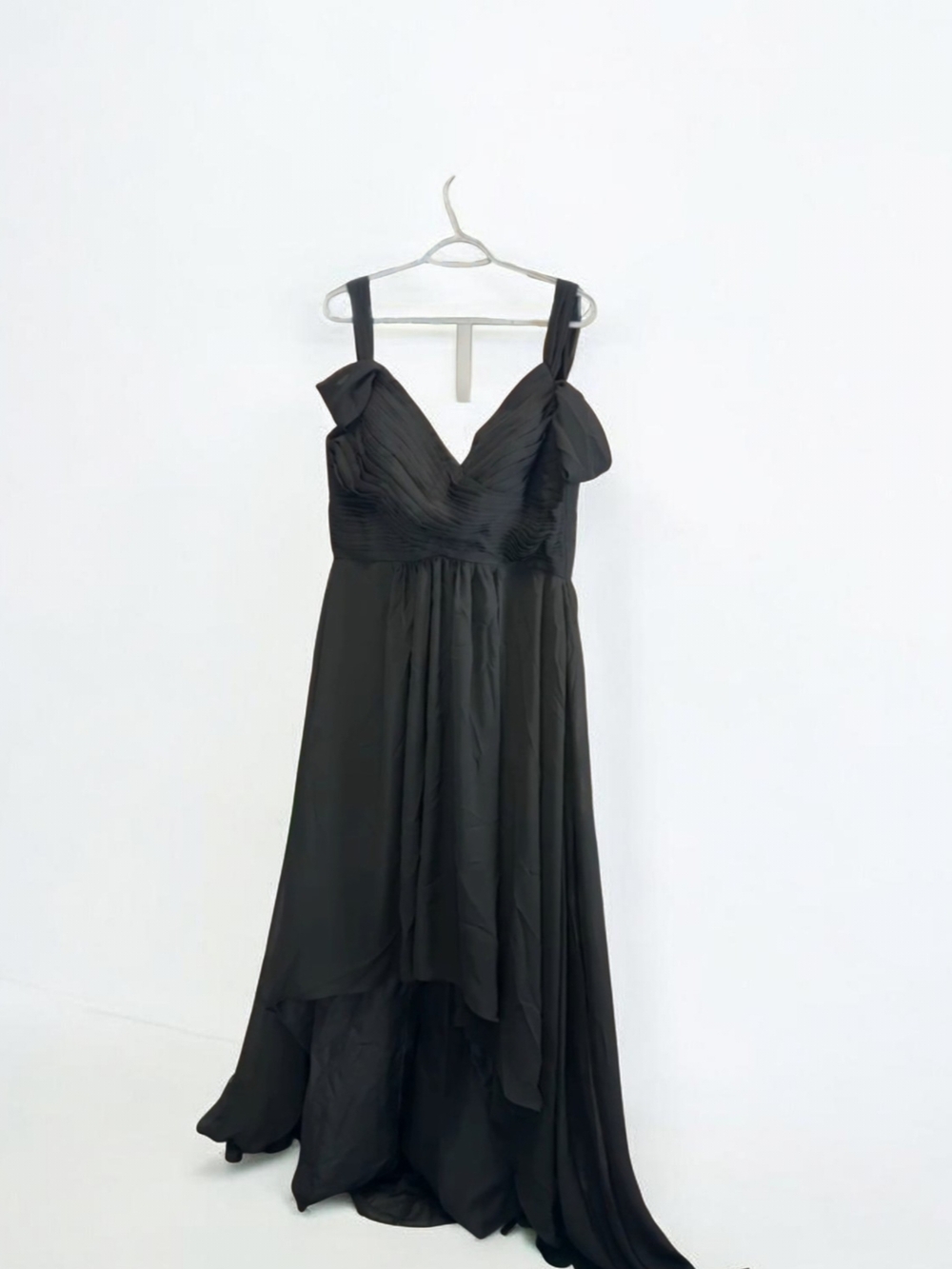 Elegant Black Chiffon Evening Dress - Sleeved Strap Gown